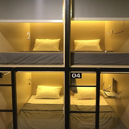 Innbox Capsule Hotel Jembel Extérieur photo