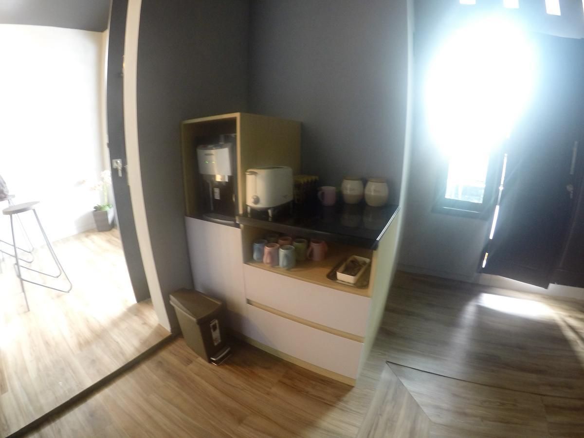 Innbox Capsule Hotel Jembel Extérieur photo