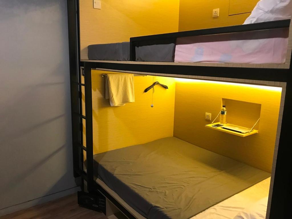 Innbox Capsule Hotel Jembel Extérieur photo